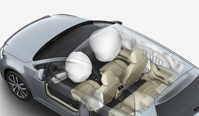 エアバッグ展開イメージ<br /><br />写真は一部装備がことなる欧州仕様車
