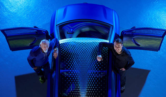 左がロス・ラブグローブ氏、右がルノーのローレンス・ヴァン・デン・アッカー氏