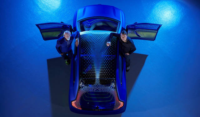 左がロス・ラブグローブ氏、右がルノーのローレンス・ヴァン・デン・アッカー氏