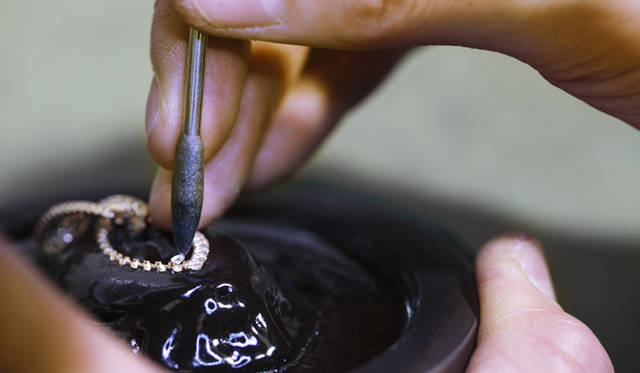 <strong>MIKIMOTO｜ミキモト</strong>　未来への扉を開く、受け継がれる匠の技術