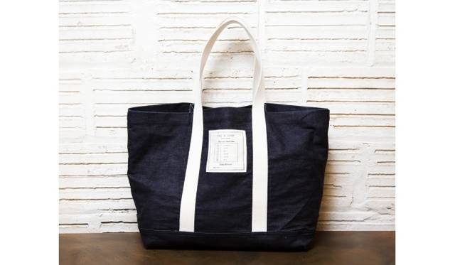 <strong>rag & bone｜日本3号店目となるニューショップを二子玉川にオープン</strong>　rag & bone二子玉川店限定デニムトート　1万3650円