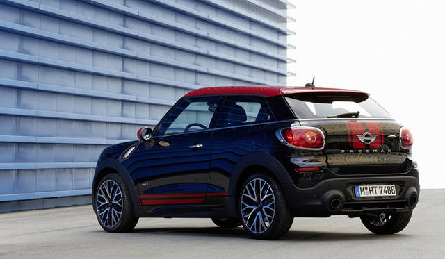 搭載される1.6リッター直噴ターボは218psをマーク、通常時は280Nmのトルクを1,900rpmで発生、スクランブル制御時は300Nmを絞りだす