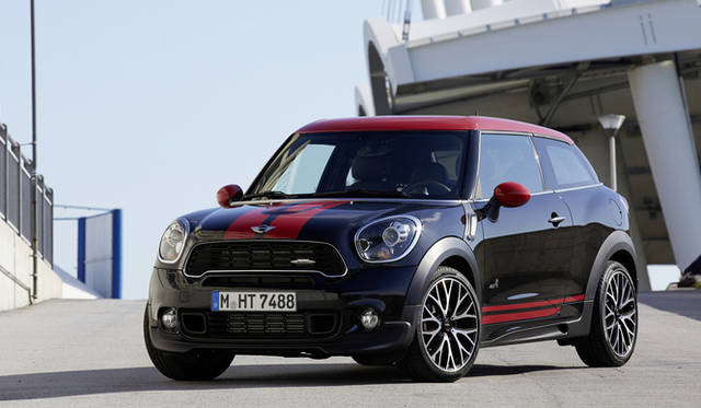 搭載される1.6リッター直噴ターボは218psをマーク、通常時は280Nmのトルクを1,900rpmで発生、スクランブル制御時は300Nmを絞りだす