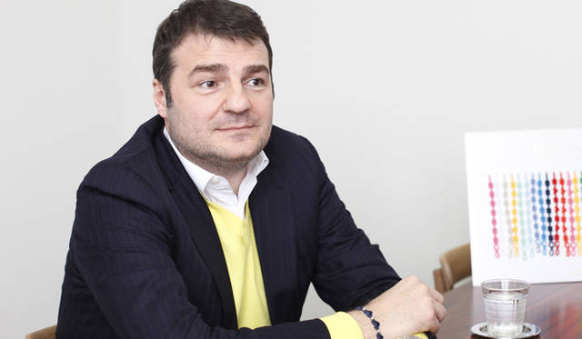 <strong>Cruciani C｜クルチアーニ Cー</strong>　丁寧に商品説明をしてくれたカプライ氏