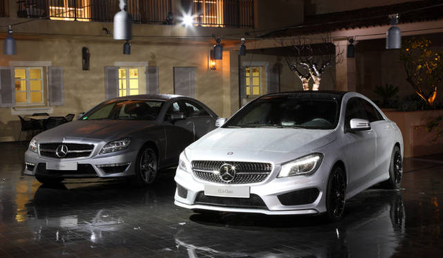 兄貴分の「CLS」（奥）と並ぶ「CLA」（手前）