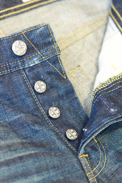 <strong>ESTNATION｜エストネーション</strong>　エストネーション六本木ヒルズ店10周年限定アイテム　ジーンズ4万4100円（AG／エストネーション）