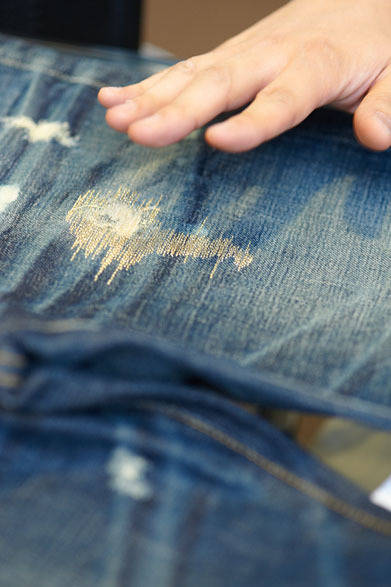 <strong>ESTNATION｜エストネーション</strong>　エストネーション六本木ヒルズ店10周年限定アイテム　ジーンズ4万4100円（AG／エストネーション）