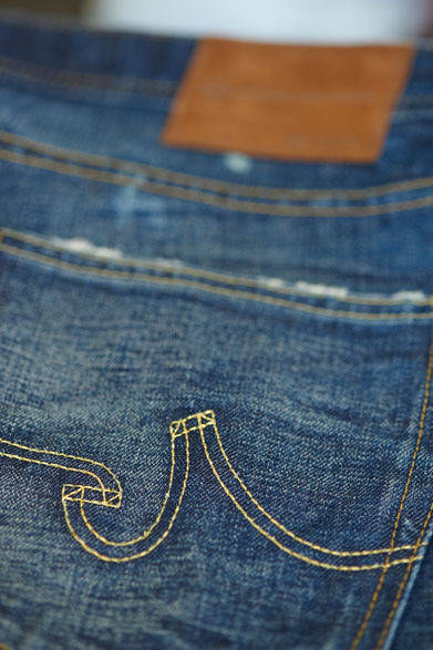 <strong>ESTNATION｜エストネーション</strong>　エストネーション六本木ヒルズ店10周年限定アイテム　ジーンズ4万4100円（AG／エストネーション）