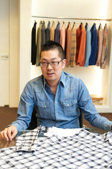 <strong>ESTNATION｜エストネーション</strong>　エストネーション六本木ヒルズ店10周年限定アイテム　エストネーション商品部メンズIIディヴィジョンバイヤー 小林譲治氏