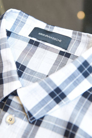 <strong>ESTNATION｜エストネーション</strong>　エストネーション六本木ヒルズ店10周年限定アイテム　シャツ3万9900円（クリス ヴァン アッシュ／エストネーション）