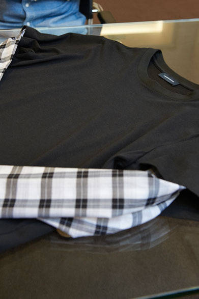 <strong>ESTNATION｜エストネーション</strong>　エストネーション六本木ヒルズ店10周年限定アイテム　Tシャツ3万9900円（クリス ヴァン アッシュ／エストネーション）