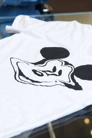 <strong>ESTNATION｜エストネーション</strong>　エストネーション六本木ヒルズ店10周年限定アイテム　Tシャツ2万3100円（ニール・バレット／エストネーション）©Disney