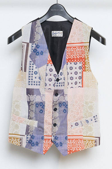 <strong>ESTNATION｜エストネーション</strong>　エストネーション六本木ヒルズ店10周年限定アイテム　ジレ2万4150円（ベヴィラクア／エストネーション）