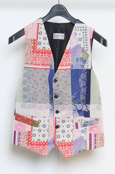 <strong>ESTNATION｜エストネーション</strong>　エストネーション六本木ヒルズ店10周年限定アイテム　ジレ2万4150円（ベヴィラクア／エストネーション）