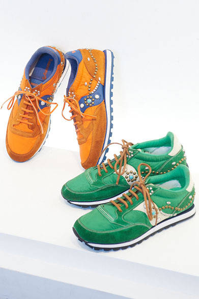 <strong>ESTNATION｜エストネーション</strong>　スニーカー各3万5700円（ジ エディター／エストネーション）