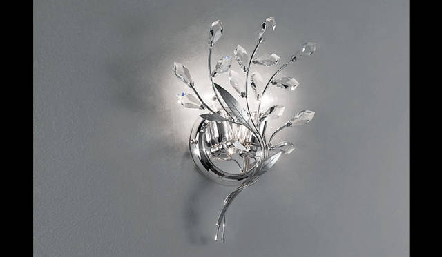 <strong>YAMAGIWA｜ヤマギワ</strong>　「B.C.SAN MICHELE（ビー・シー・サンミッシェル）」　「B2689」（サイズ：W300×D90×H400mm、1.5kg、素材：真鍮クロームメッキ、クリスタルガラス）5万6700円