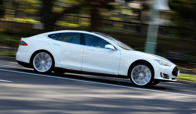 アクセルを踏み込んだ瞬間に600Nmの最大トルクが発生し、フロントが浮き上がる