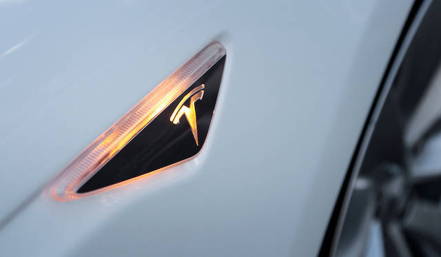 ウインカーのカバーにはSignatureと入る