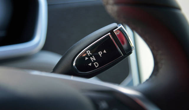 コラムシフトはメルセデス・ベンツと同様