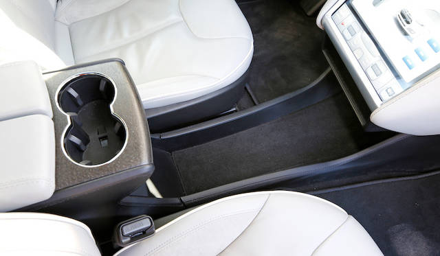 前席中央の収納