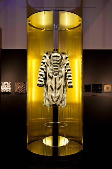 <strong>FENDI｜フェンディ</strong>　過去のコレクションの一部を展示