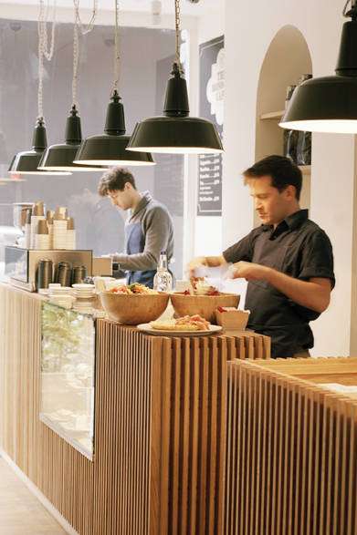 <strong>EAT｜ザ・モノクル・カフェ ロンドン本店</strong>　4月15日（月）、モノクルの直営店、第1号店となる「モノクル・カフェ本店」がオープンした