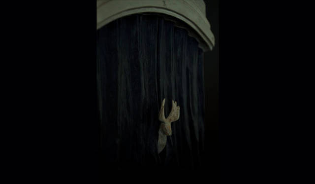 <strong>ART｜「yuta nishiura at SAVOIR VIVRE」開催</strong>　「脚の長さの不揃いな椅子に腰掛けながら デュマは始まりと終わりに線を引いた」（木　19.5×15.5×3.5cm）