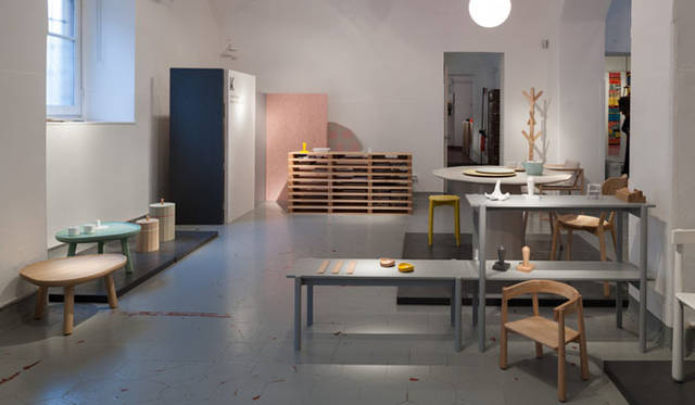 <strong>KARIMOKU NEW STANDARD｜カリモク ニュー スタンダード</strong>　ミラノサローネ2013　すばらしいデザイナー、作品との出合いを求めて、世界中からショップオーナーやディストリビューター、メディア関係者が集まる