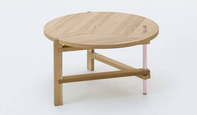 <strong>KARIMOKU NEW STANDARD｜カリモク ニュー スタンダード</strong>　ミラノサローネ2013　あたらしく商品ラインナップにくわわったアイテム（日本でも順次販売をスタート）<br><strong>「A-FRAME DESK / A-FRAME TABLE」</strong>