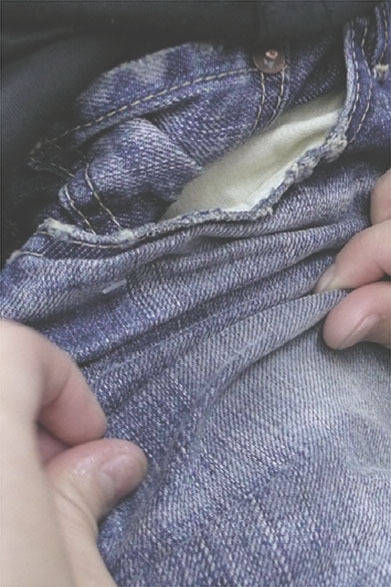 <strong>ESTNATION｜エストネーション</strong>　日本の最高品質のデニムを使い、一本ずつプロダクションとは思えぬディテールを、最高レベルの職人たちが熟練の技でほどこしていく様はまさに芸術