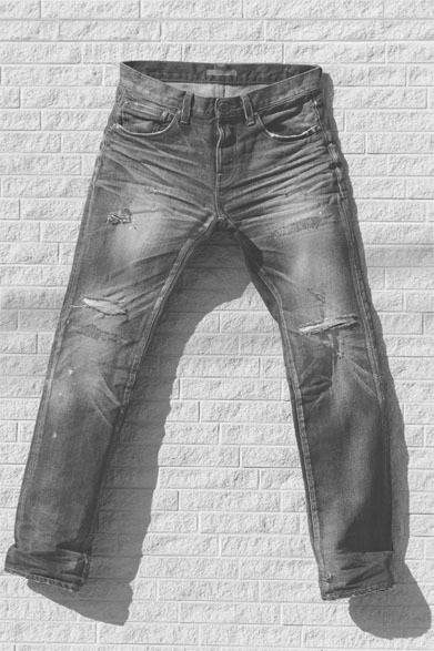 <strong>ESTNATION｜エストネーション</strong>　リアルヴィンテージのように立体感が感じられるウォッシュ加工と、アタリやヒゲのユーズド加工に、日本の繊細なクオリティが随所に見える佇まいが「RED CARD」の特徴