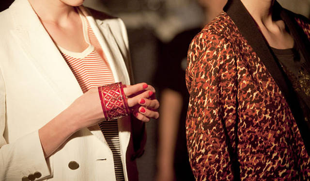 <strong>beautiful people｜ビューティフル ピープル</strong>　伊勢丹新宿店本館イベント「EDOMAE KAIHOKU」　江戸切子バングル着用コーディネイト