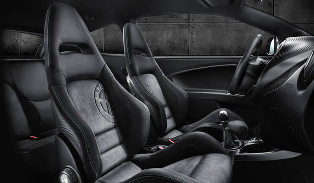 写真のステッチ色は通常グレードのもの。