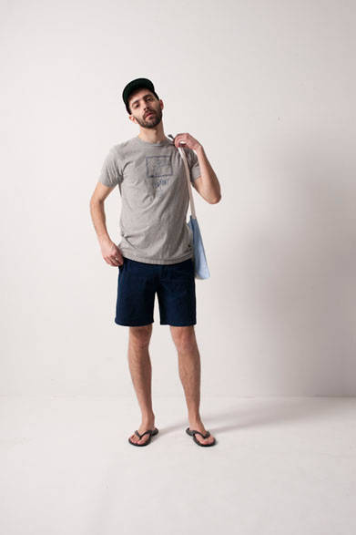 <strong>FUJITO｜フジト</strong>　 2013年夏コレクション　Print T-Shirts 03 5250円、Climbing Shorts1万6800円、B/B Cap8400円、SOIGNER Bag5250円