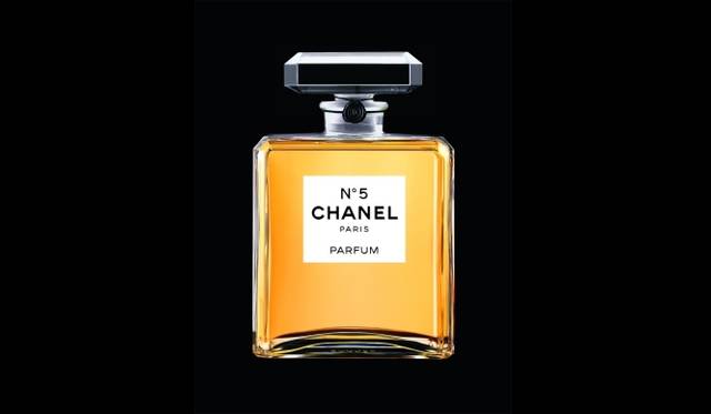 <strong>CHANEL｜パリにて『N°5 CULTURE CHANEL展』が開催</strong>　CHANEL - Daniel JOUANNEAU - Didier ROY