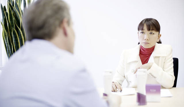 <strong>tria BEAUTY｜トリア・ビューティ</strong>　8週間使って、4週間休むサイクルがベストと聞いて納得する藤原さん