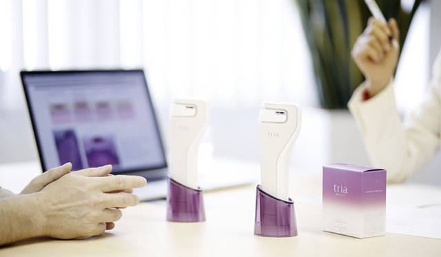 <strong>tria BEAUTY｜トリア・ビューティ</strong>　「トリア・スキン エイジングケアレーザー」は、肌の状態に合わせて3段階のトリートメントレベルを選ぶことができる。誤作動防止のロック機能も搭載