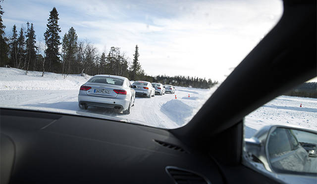 まずは、ESCを有効にして、マーカスにつづいてコースを走る