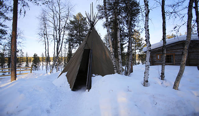 コタとよばれる、フィンランド伝統のテント