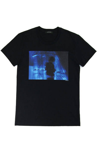 <strong>LITHIUM HOMME｜リチウムオム</strong>　「KAZUYA YOSHII×MIKIO ARIGA -10th Anniversary photo exhibition - Produced by LITHIUM HOMME」写真展　KAZUYA YOSHII×MIKIO ARIGA×LITHIUM HOMMEコラボレーションTシャツ　写真展特別価格7875円