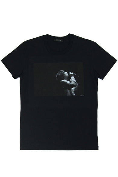 <strong>LITHIUM HOMME｜リチウムオム</strong>　「KAZUYA YOSHII×MIKIO ARIGA -10th Anniversary photo exhibition - Produced by LITHIUM HOMME」写真展　KAZUYA YOSHII×MIKIO ARIGA×LITHIUM HOMMEコラボレーションTシャツ　写真展特別価格7875円