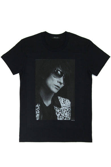 <strong>LITHIUM HOMME｜リチウムオム</strong>　「KAZUYA YOSHII×MIKIO ARIGA -10th Anniversary photo exhibition - Produced by LITHIUM HOMME」写真展　KAZUYA YOSHII×MIKIO ARIGA×LITHIUM HOMMEコラボレーションTシャツ　写真展特別価格7875円