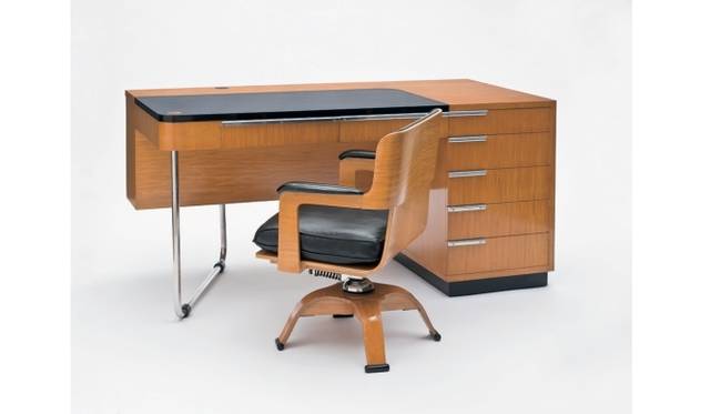 <strong>ART｜『カリフォルニア・デザイン1930-1965－モダン・リヴィングの起源－』</strong>　ケム・ウェーバー〈机、椅子〉1938年頃 ロサンゼルス・カウンティ美術館蔵 LACMA, Purchased jointly with funds provided by the Decorative Arts and Design Deaccession Fund, Viveca Paulin-Ferrell and Will Ferrell, Shannon and Peter Loughrey, Heidi and Said Saffari, and Holly and Albert BarilPhoto © 2011 Museum Associates/LACMA