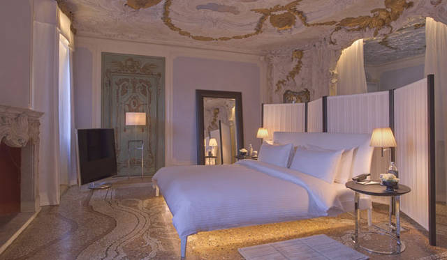 <strong>Amanresorts｜アマンリゾーツ</strong>　「アマン・カナルグランデ・ヴェニス」　Alcove Tiepoloベッドルーム