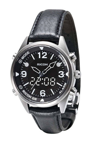 <strong>GR｜ペンタックスリコーイメージング</strong>　「GR」モデル（LED デジタル表示状態）