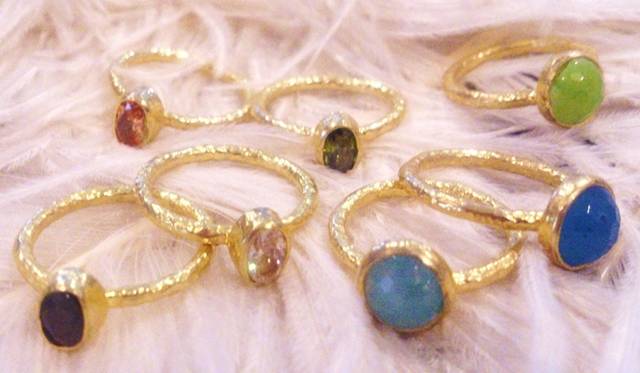 <strong>Velnica｜ヴェルニカ、伊勢丹新宿店に期間限定ストアをオープン</strong>　ロンドンで買い付けてきたリング