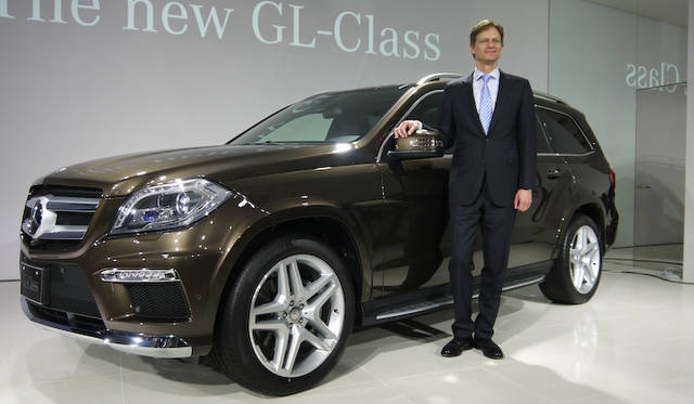 メルセデス・ベンツ日本の 代表取締役副社長に就任したマーク・ボデルケ氏とともに