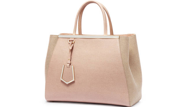 <strong>FENDI｜クレヨンのようにポップでカラフルな期間限定イベント開催</strong>　バッグ　パウダーピンク　W36×H28×D16　19万9500円