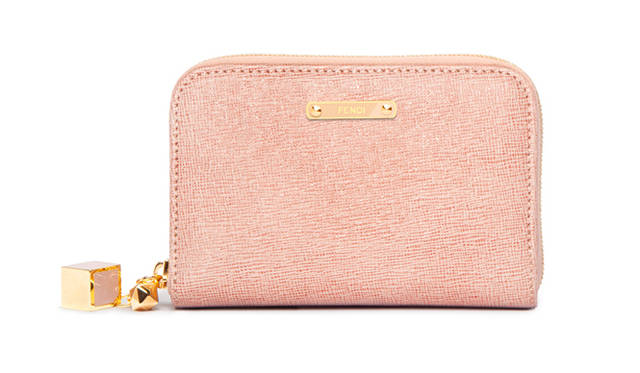 <strong>FENDI｜クレヨンのようにポップでカラフルな期間限定イベント開催</strong>　カードケース　パウダーピンク　W12×H8×D2　4万9350円