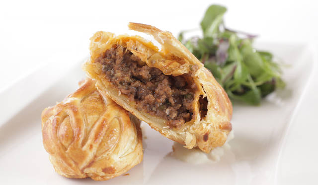 <strong>GRAHAM’S CAFE Los Angeles｜グラムズ カフェ ロサンゼルス</strong>　「オールドファッションミートパイ、リーフサラダを添えて」 1000円